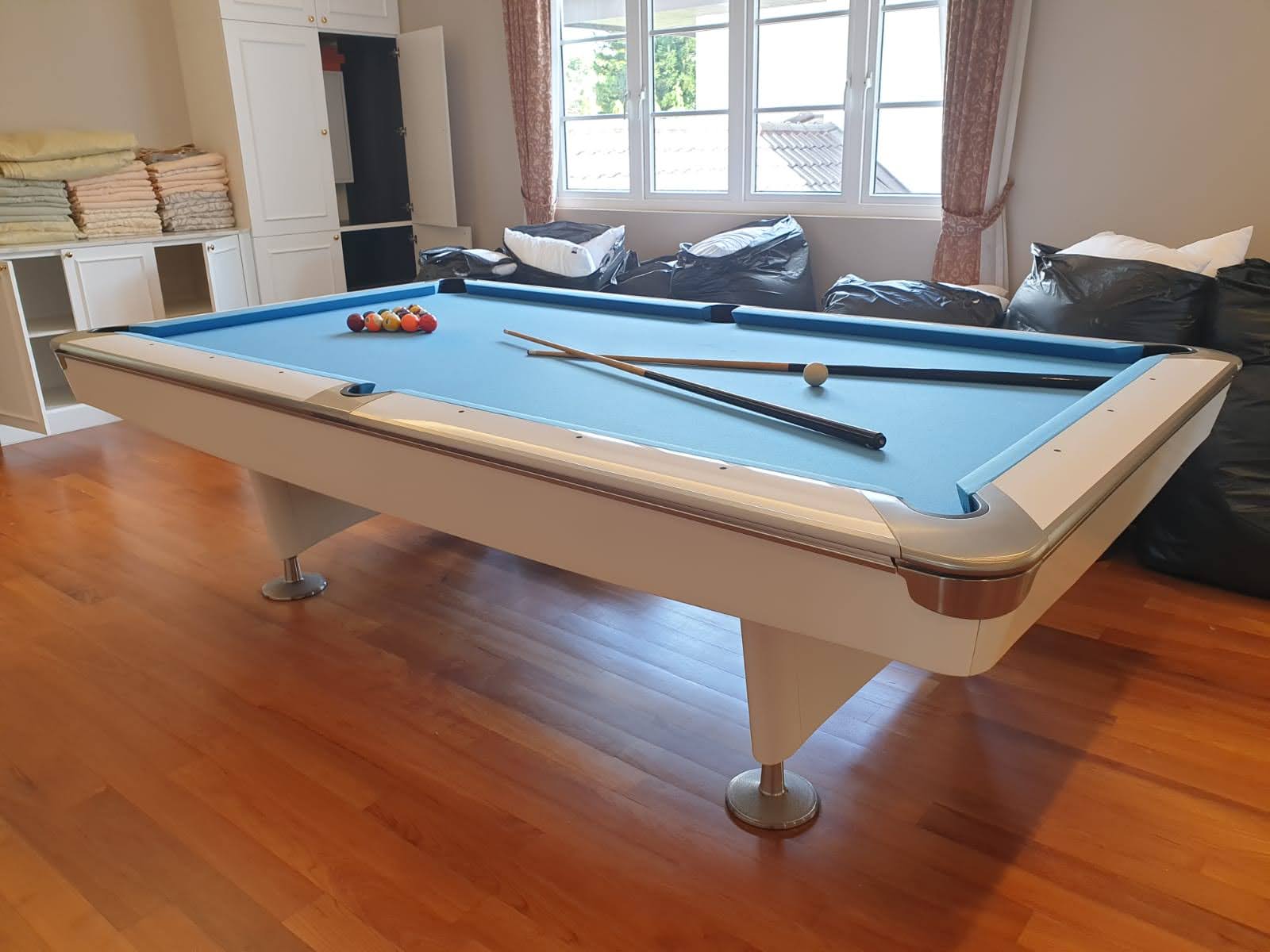 9ft pool table